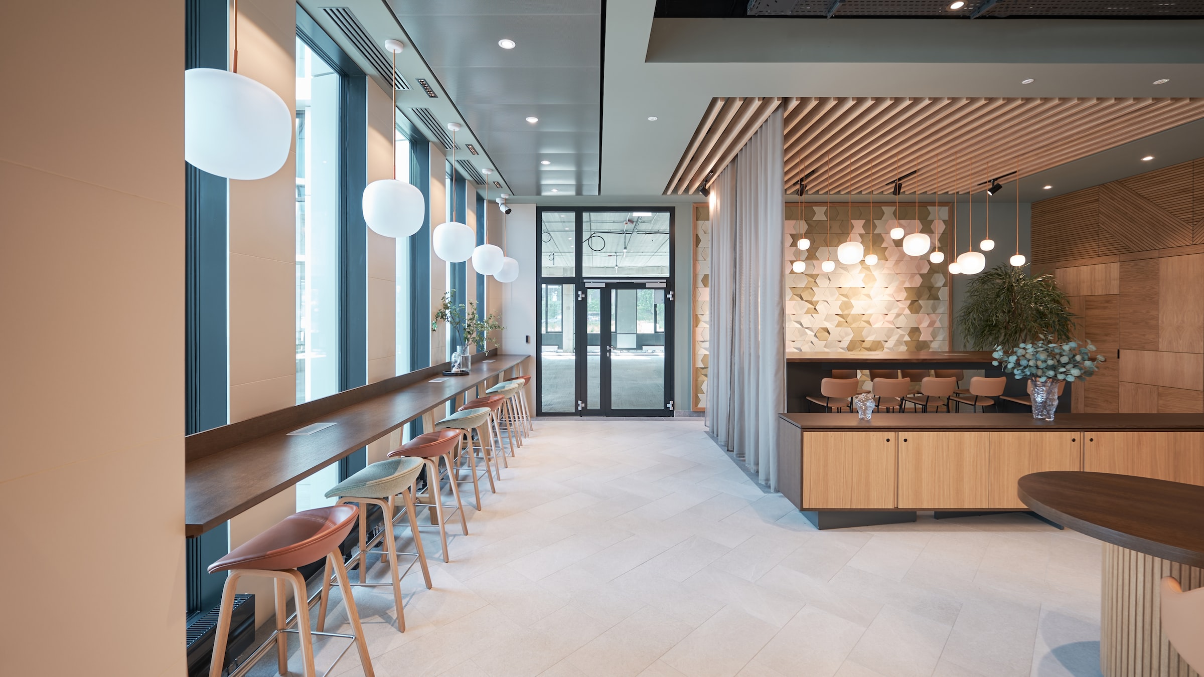 Bienvenue dans le bureau opéré ! 1 au bureau comme a l hotel